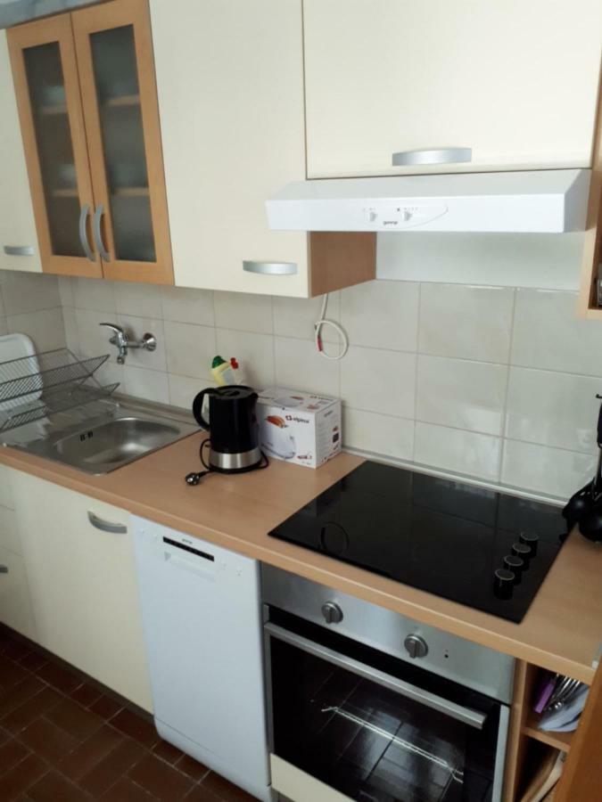 Apartman Fox Pirovac Εξωτερικό φωτογραφία